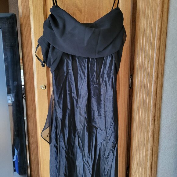 Beautiful black dress - Picture 1 of 3